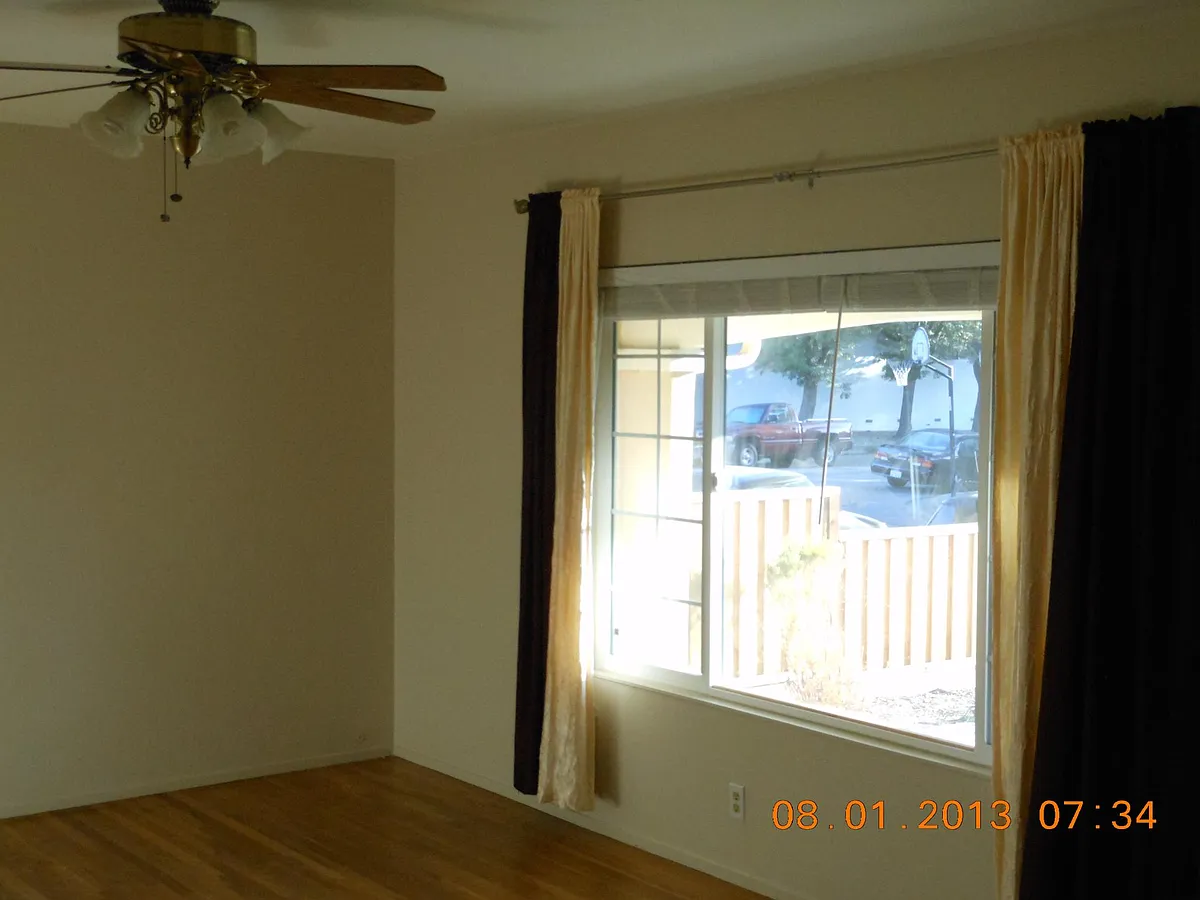 Formal Living Room - 35609 Dee Pl