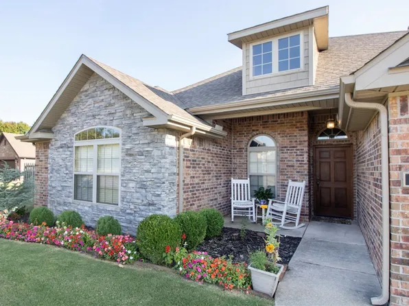 4491 W Wyoming Dr, Fayetteville, AR 72704