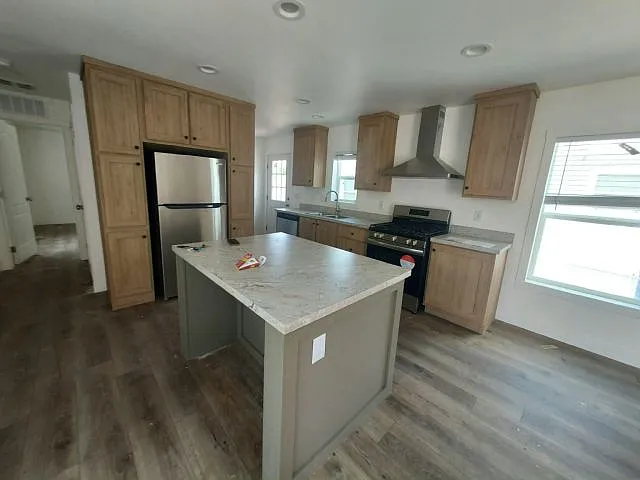 2 bed, 1.0 bath, 832 sqft, $1,625 — Photo 2