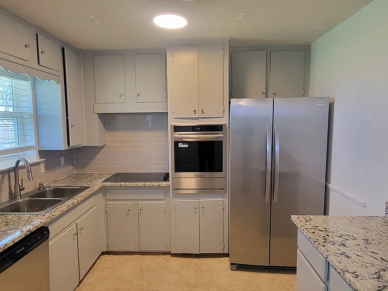 1305 Yates Dr — Photo 1