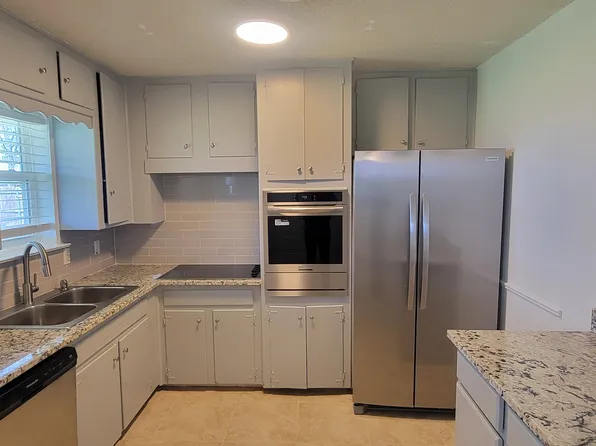 1305 Yates Dr, Hurst, TX 76053