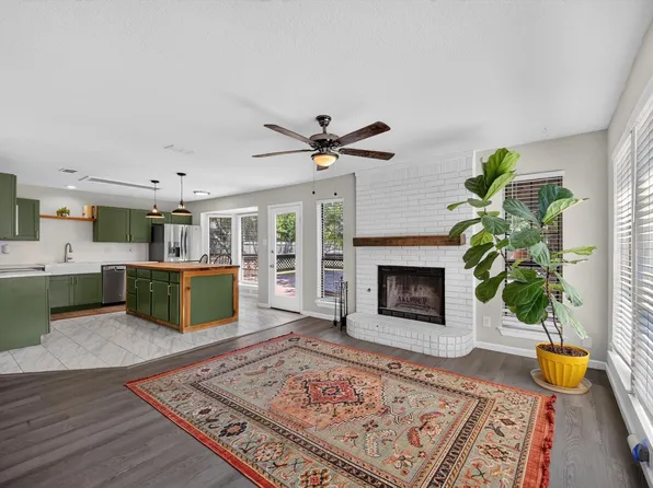 519 Fox Creek Ct, Denton, TX 76209