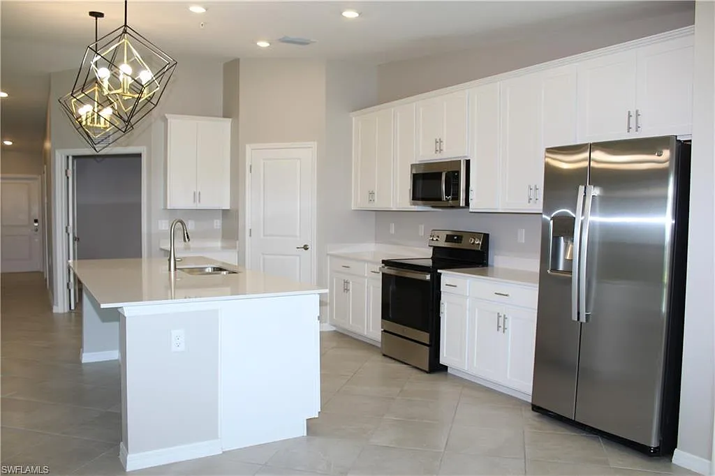 3 bed, 2.0 bath, 1366 sqft, $2,200 — Photo 4