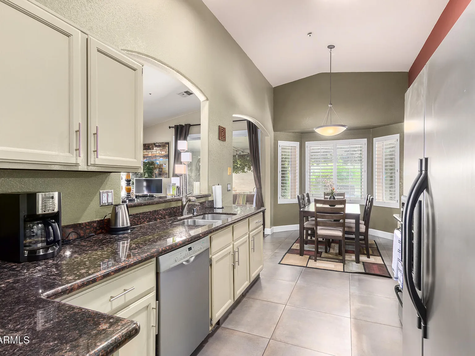 3 bed, 2.0 bath, 1374 sqft, $3,800 — Photo 3