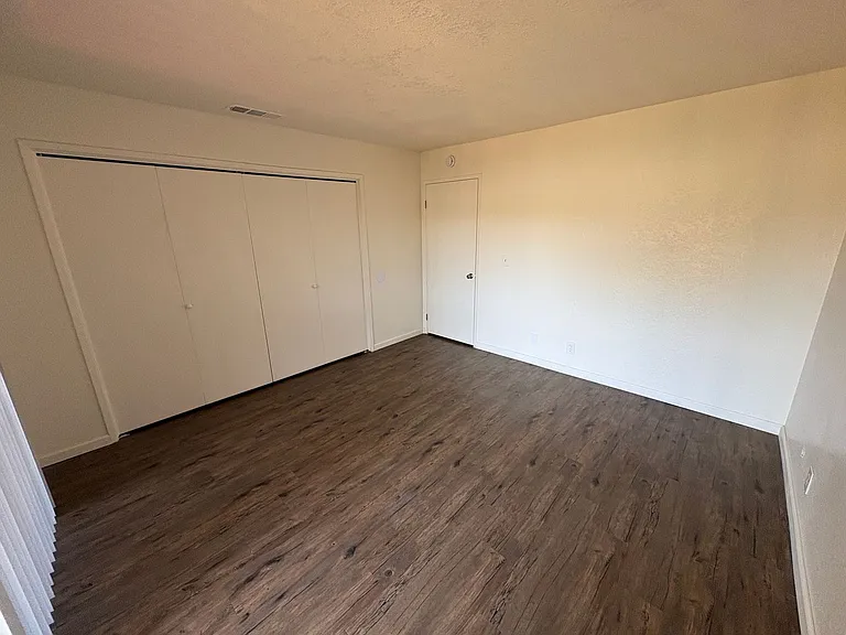 212 N Crenshaw St — Photo 14
