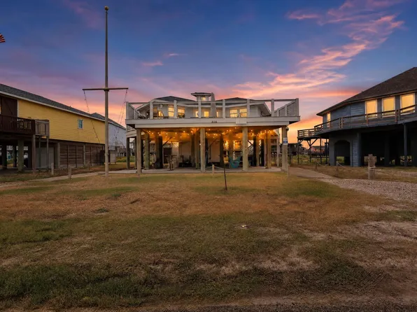 914 Beach Dr, Surfside Beach, TX 77541