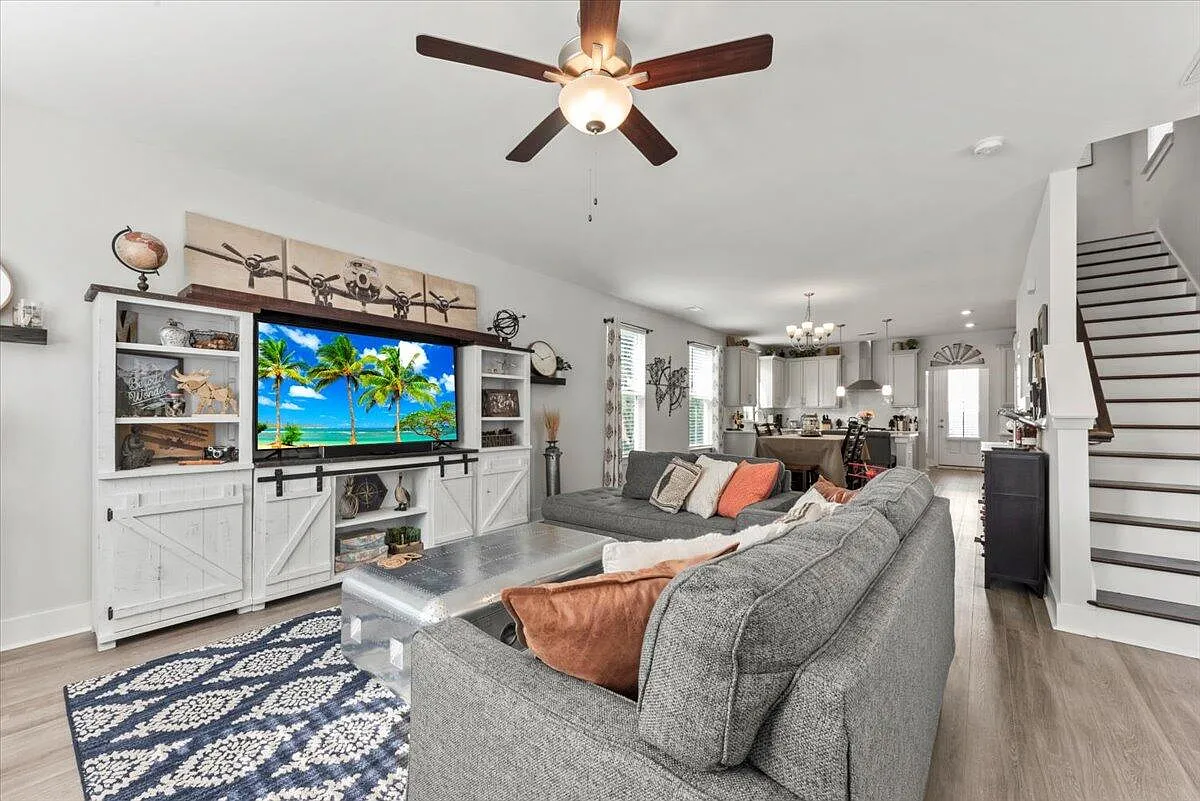 3 bed, 2.5 bath, 1732 sqft, $3,000 — Photo 3