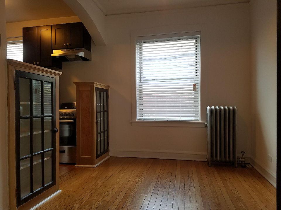 1st image of 4505B N Greenview Ave