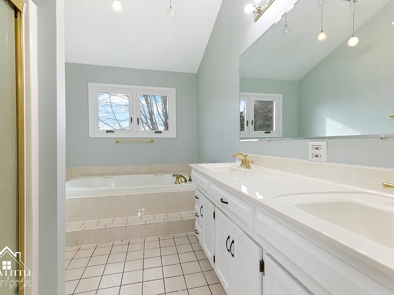 1523 Greenlake Dr — Photo 24