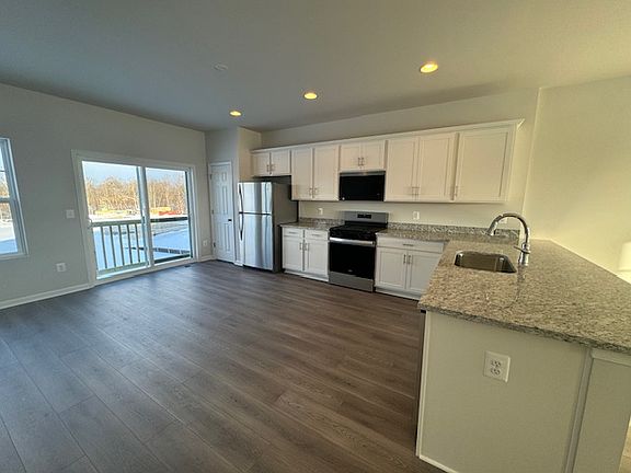 2nd image of 156 Heyford Dr #1