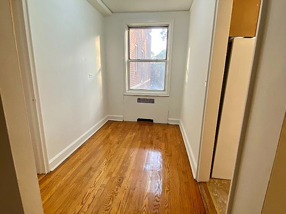 5th image of 1 Larchmont Ave #266A