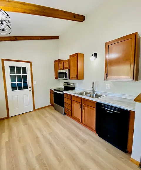 630 Haylett St — Photo 7