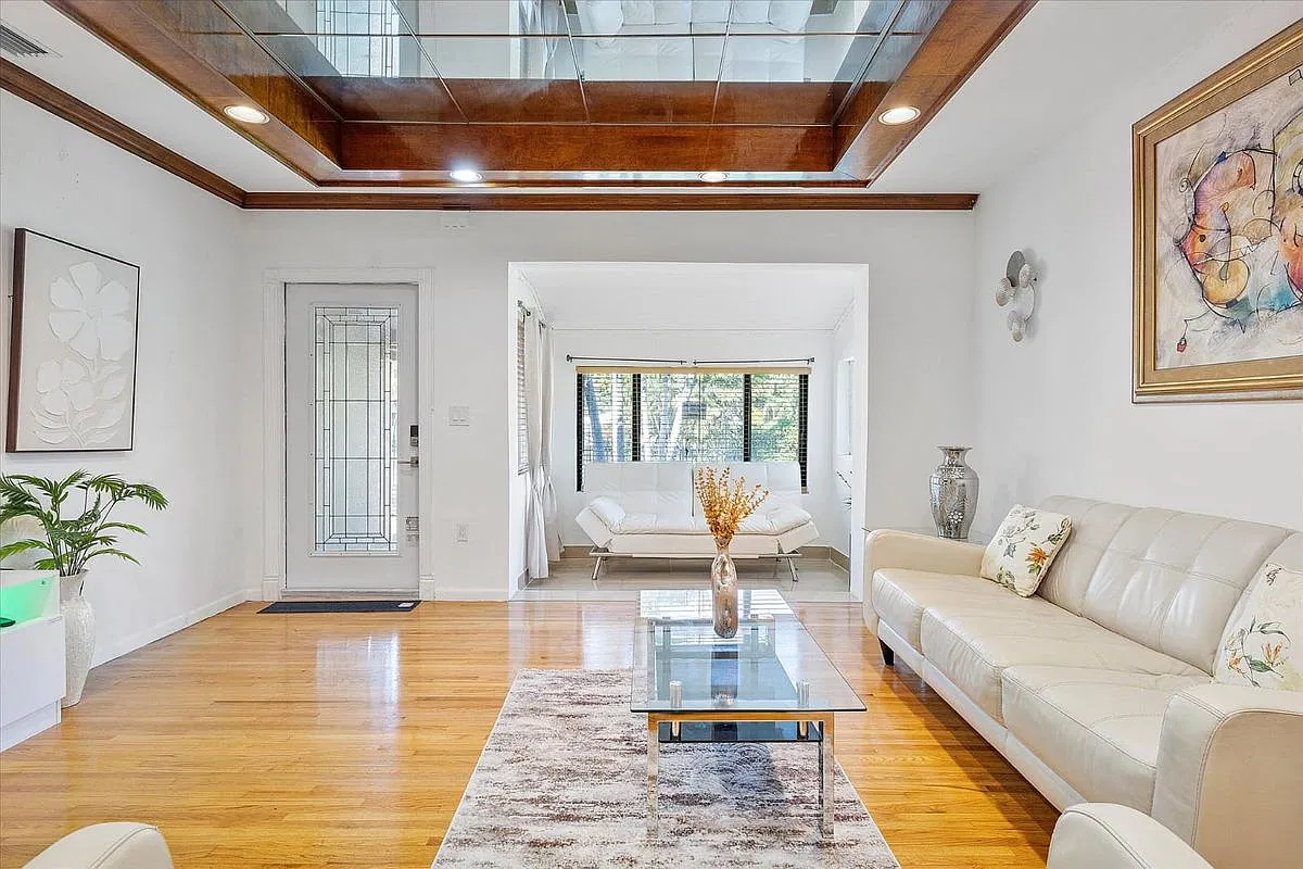 2 bed, 1.0 bath, 2278 sqft, $2,500 — Photo 4