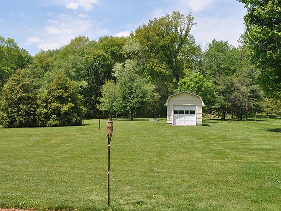 4th image of 1105 Willowbrook Rd