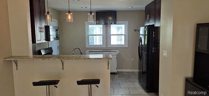 830 Knowles St — Photo 3