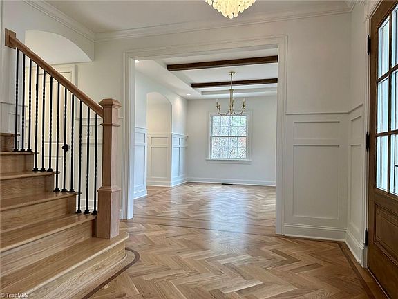 4th image of 311 Cowles St