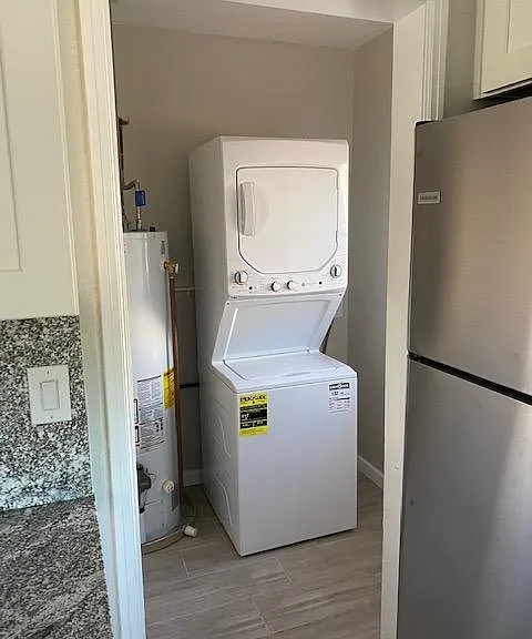 2718 E Linden St — Photo 3
