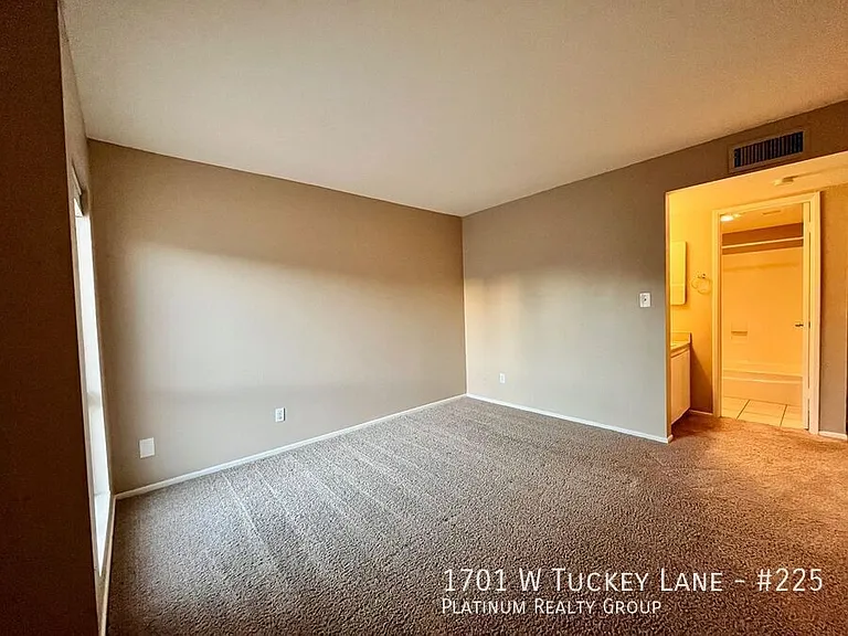 1701 W Tuckey Ln #225 — Photo 5