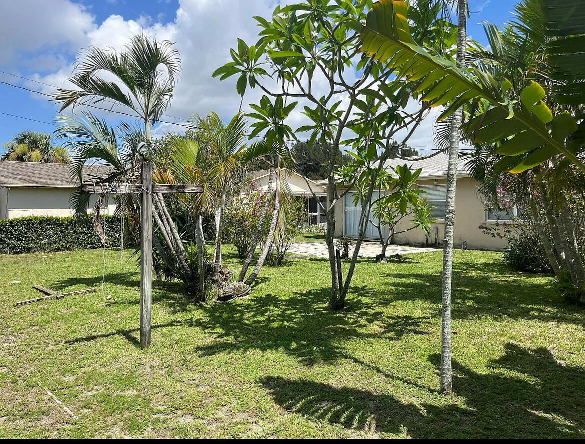 3 bed, 2.0 bath, 1364 sqft, $2,400 — Photo 3