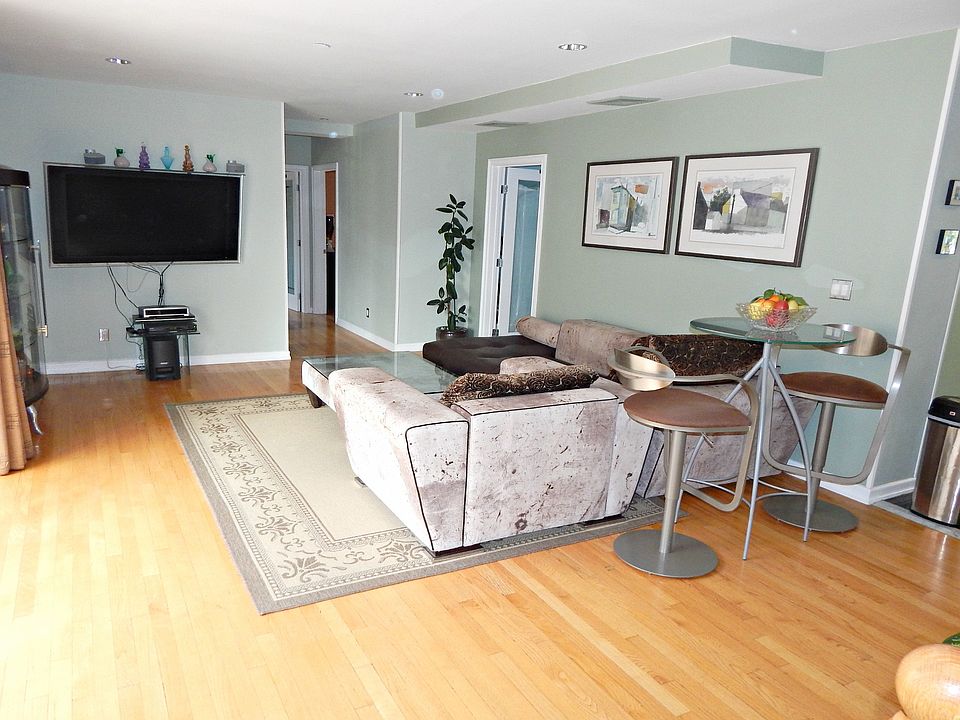 1st image of 1901 Voorhies Ave APT 6