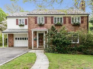 44 The Waterway, Manhasset, NY 11030