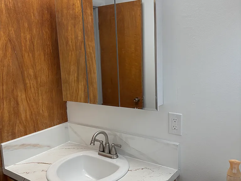 1925 15th Ave S #3 — Photo 6