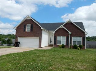 1249 Fossil Dr, Clarksville, TN 37040