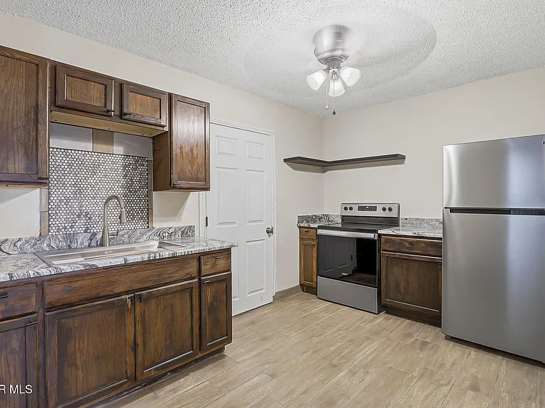 2624 Lake Victoria Dr #B — Photo 13