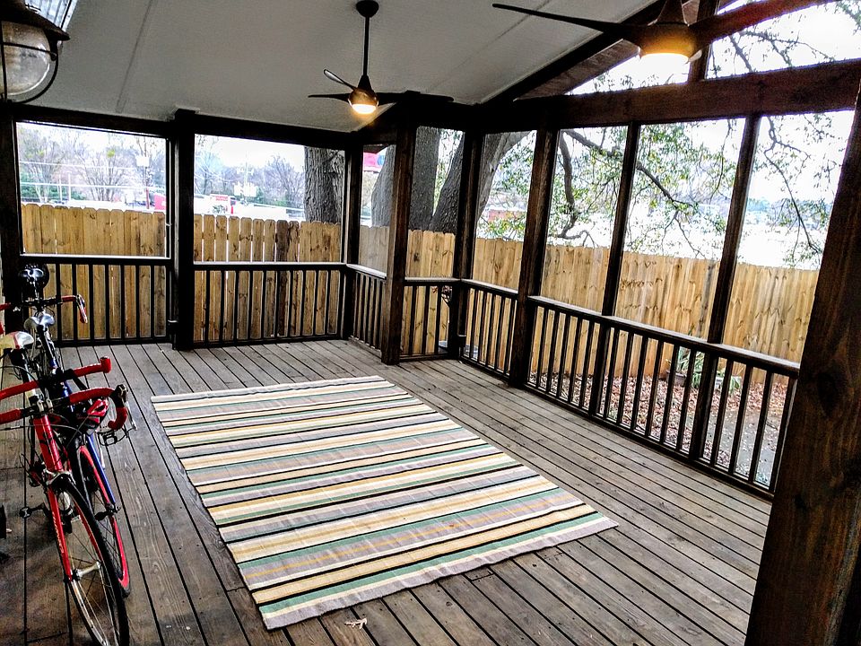 New screened-in back porch with privacy fence, automatic gat