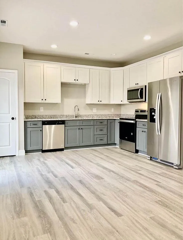 3 bed, 2.5 bath, 1400 sqft, $1,800 — Photo 2