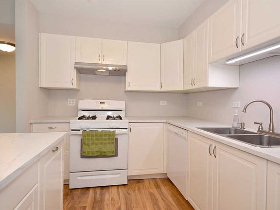 3rd image of 1132 Hinswood Dr APT 101