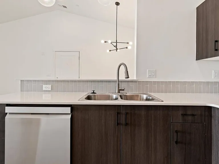 Hawk's Landing Apartments — Photo 25