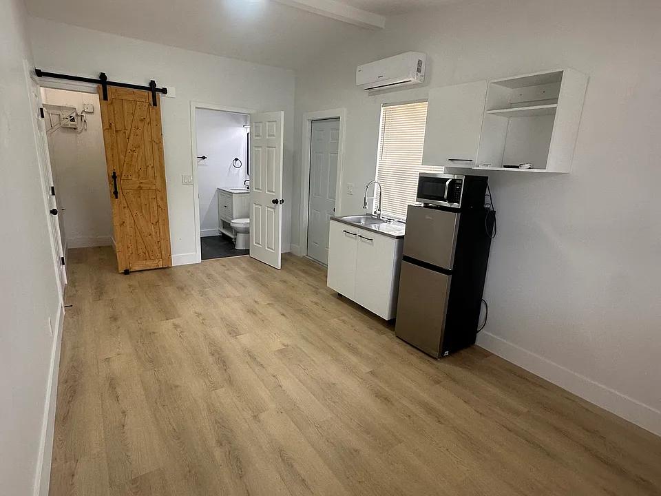 1209 NW 9th Ave #1