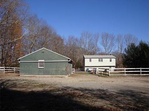 3rd image of 152 Massapoag Ave