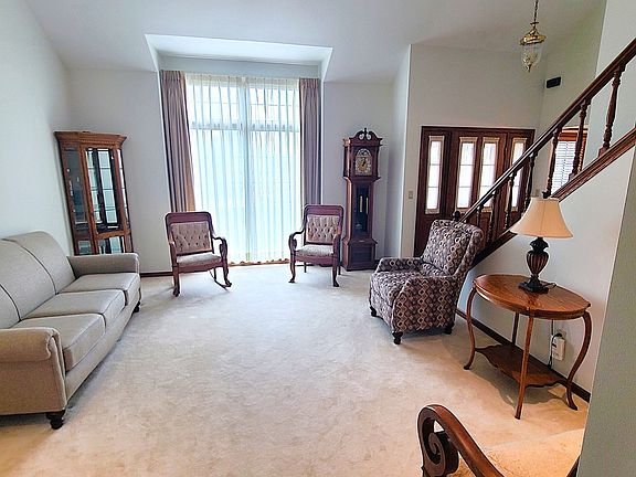 3rd image of 256 Cambridge Ct