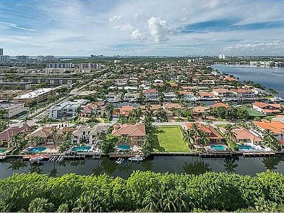 2nd image of 1000 Island Blvd #2403