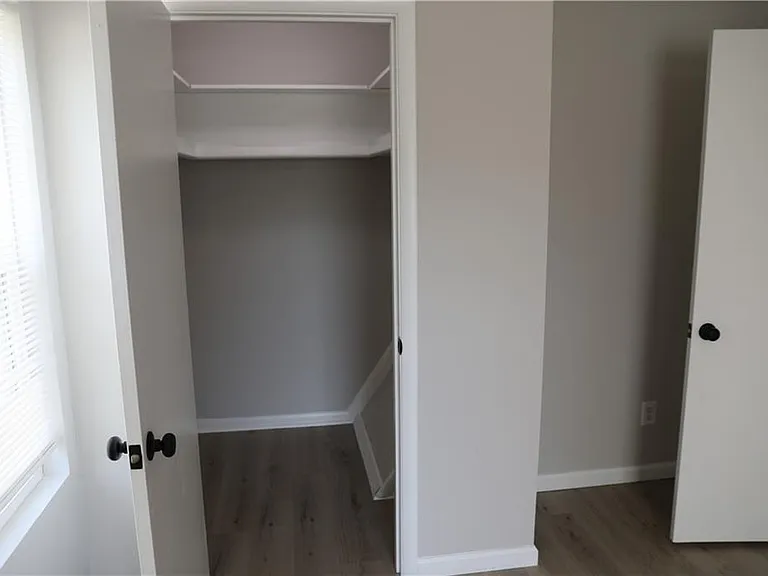 1321 Surrey Ln SW — Photo 12