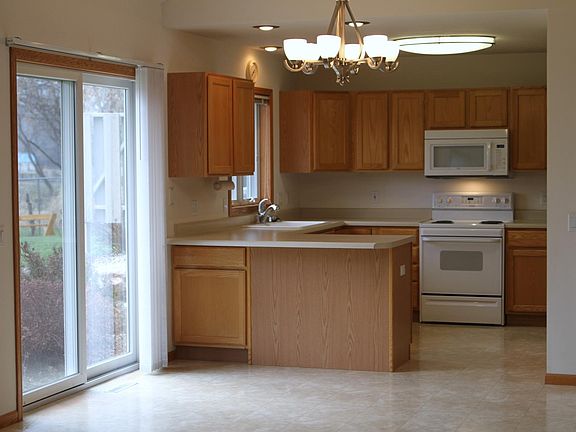 3rd image of 881 Harper Dr