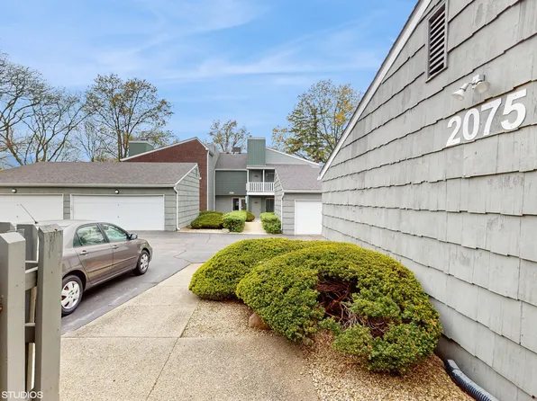 2075 Creekside Dr APT 2-3, Wheaton, IL 60189