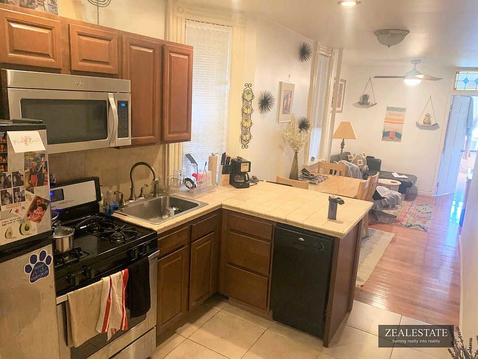 1st image of 207 12th St APT 3L