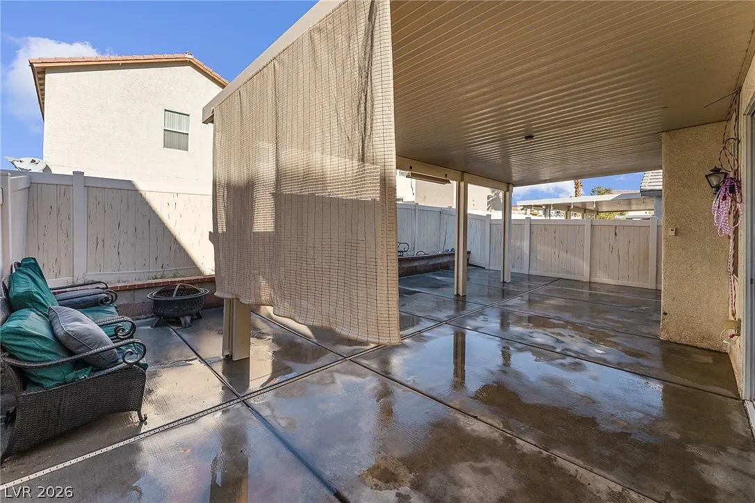 4 bed, 2.5 bath, 2009 sqft, $2,400 — Photo 4