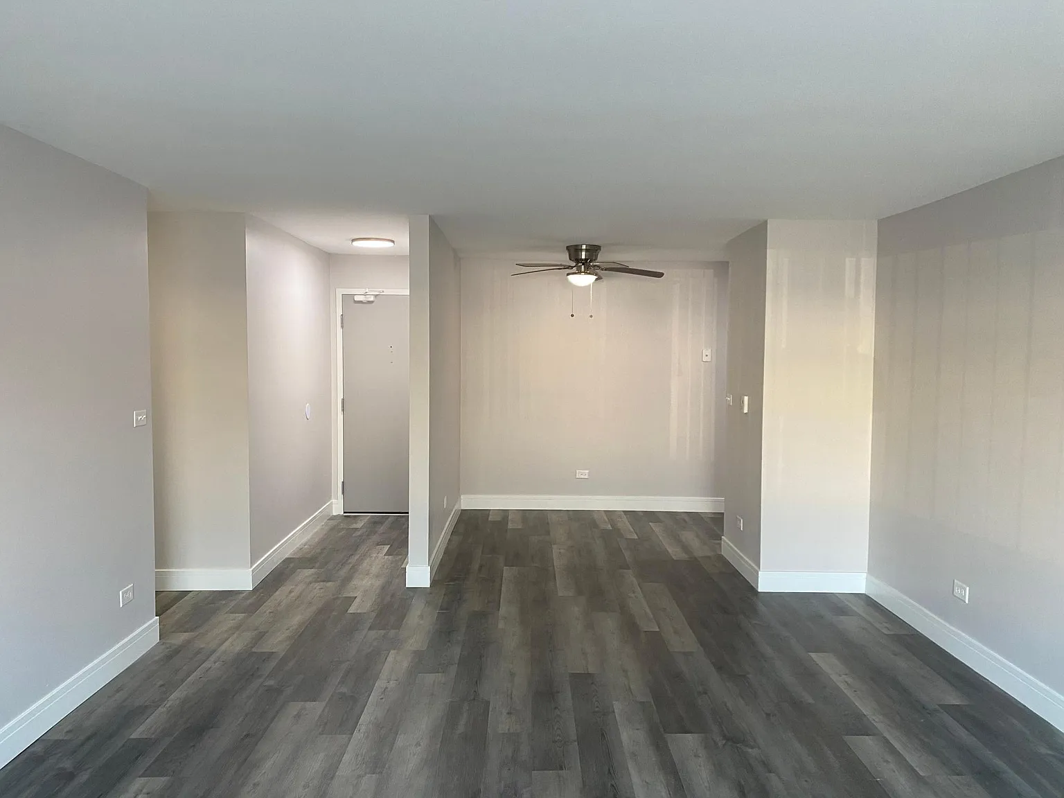 8439 W Catherine Ave — Photo 2