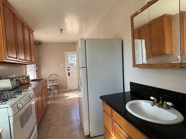 5575 1/2 Angelus Ave — Photo 16