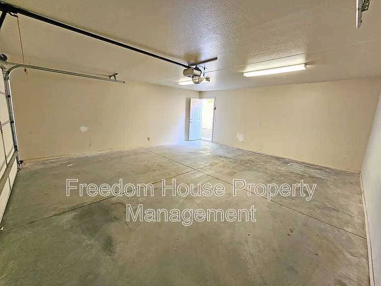 1041 Marne Ct #4 — Photo 41