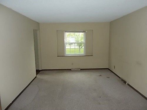 5th image of 4909 Montmorency Dr
