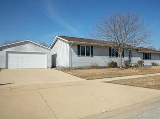 1004 Heartland Hills Dr, Waterloo, IA 50701
