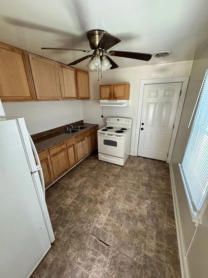2 bed house on Rva Northside! Central hvac, hardwoods,all electric, lots of parking, laundry, — Photo 4