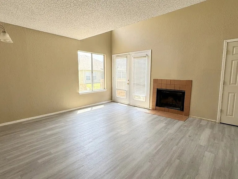 9811 Walnut St #F201 — Photo 4