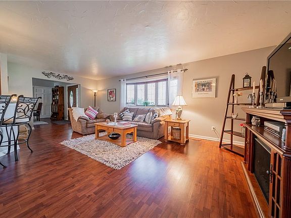 3rd image of 745 Walwick Ct