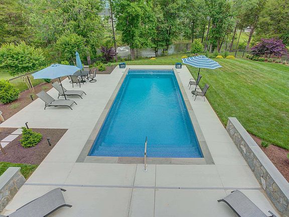 3rd image of 5943 Westhall Dr
